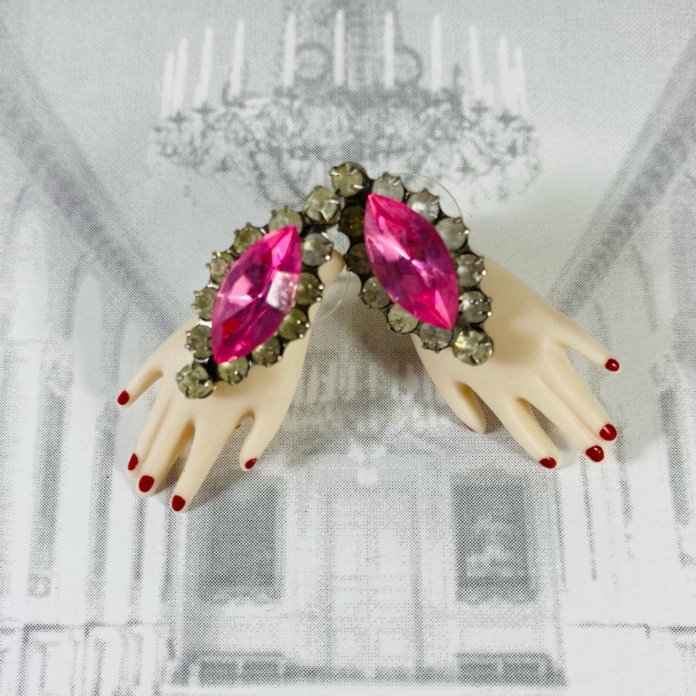 Amazing hand embellished vintage porcelain doll hand Earrings 00AK - Picture 1 of 3